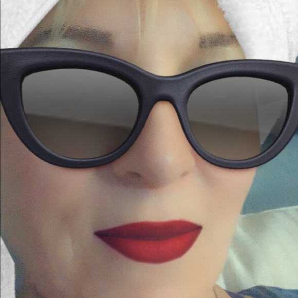 Meet your Posher, Debbie - Picture 1 of 1